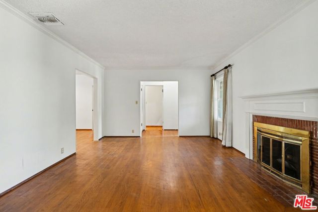 1314 Palms Boulevard, Venice CA: https://media.crmls.org/mediaz/f74ae693-eae9-45c4-9ea7-621feba56420.jpg