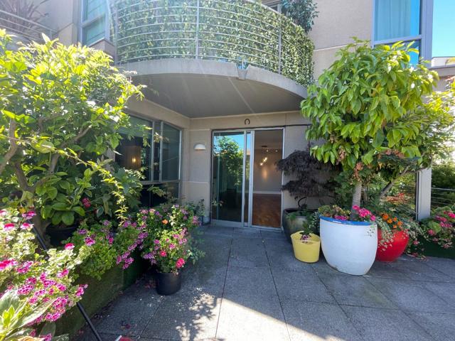 219 Brannan Street, San Francisco CA: https://media.crmls.org/mediaz/f74b8c08-9a41-492a-a9e4-52d83c6f1512.jpg