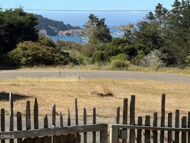 44700 Jackson Street, Mendocino CA: https://media.crmls.org/mediaz/f74be907-b669-47bb-bb1d-d5af85b8400c.jpg