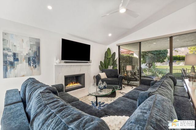 1095 S La Verne Way, Palm Springs CA: https://media.crmls.org/mediaz/f74c0295-4f65-47b2-a970-090088c88f6c.jpg