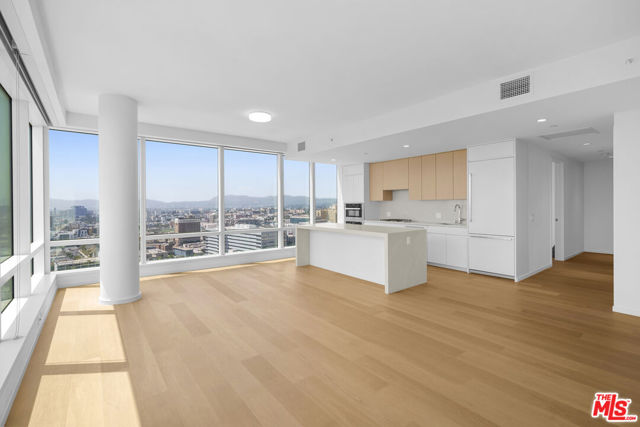 877 Francisco Street, Los Angeles CA: https://media.crmls.org/mediaz/f74c173e-ab81-4258-9bda-dd12189ed8c9.jpg