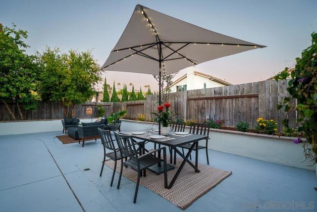 11289 Silver Buckle Way, San Diego CA: https://media.crmls.org/mediaz/f74c85c5-573b-49fd-84ff-f01d8cd8700c.jpg