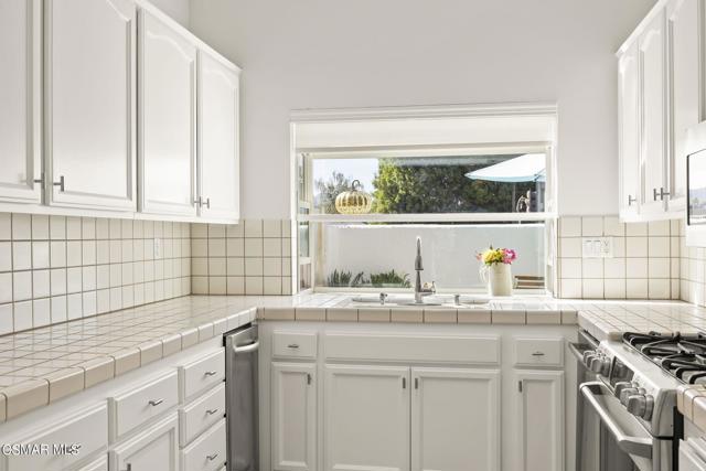 20-web-or-mls-Upmarketmedia_3123Hil-60