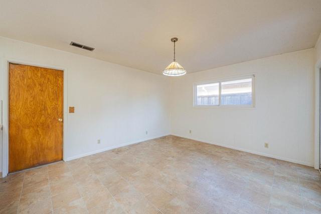826 Central Avenue, Salinas CA: https://media.crmls.org/mediaz/f74d337b-6377-447e-abe5-c7589cad8fb9.jpg