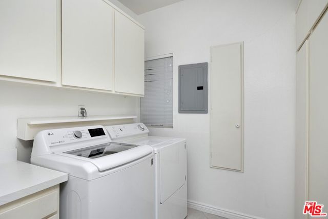 5333 Zelzah Avenue, Encino CA: https://media.crmls.org/mediaz/f74d5563-a53b-44ad-b0a7-66e68e8d855c.jpg