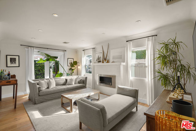 927 N Vista Street, Los Angeles CA: https://media.crmls.org/mediaz/f74d6408-be81-43b3-9711-acf3ebecfc46.jpg
