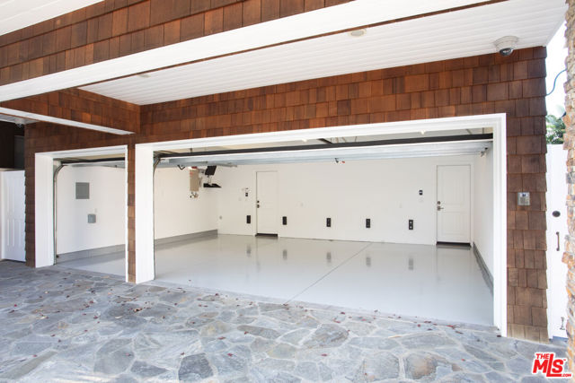 702 Pacific Ave., Venice CA: https://media.crmls.org/mediaz/f74dd1d4-dcc9-4143-99ec-4c22bed38f27.jpg