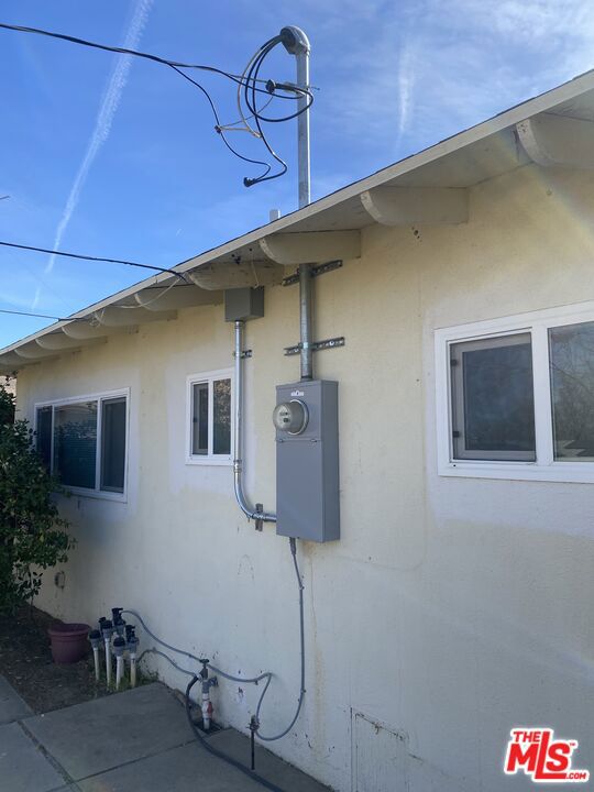 639 E Avenue J, Lancaster CA: https://media.crmls.org/mediaz/f74e7e21-0968-4930-8b7b-fdb3f376364b.jpg