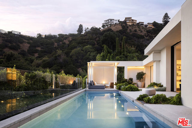 1616 Rising Glen Road, Los Angeles CA: https://media.crmls.org/mediaz/f74f8dec-a4e4-4922-b870-687384a43d9c.jpg