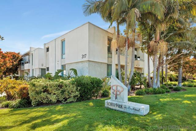 317 Pine Ave, Carlsbad CA: https://media.crmls.org/mediaz/f74faa54-6fbe-4022-8fd9-e2a188588de1.jpg