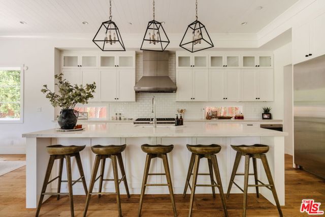 Image 4 of 22 For 141 Saltair Avenue