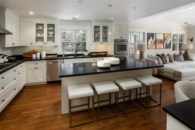 555 Hermosa Way, Menlo Park CA: https://media.crmls.org/mediaz/f7500f85-774b-4cb5-a574-1969371cad52.jpg