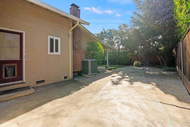 5212 Country Lane, San Jose CA: https://media.crmls.org/mediaz/f7505b8a-1a3b-4d68-92cf-839d7f5a33e4.jpg