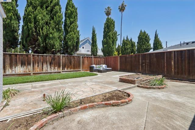 37512 Willowood Dr, Fremont CA: https://media.crmls.org/mediaz/f751736e-6d24-467c-a2e0-a088a36f7df8.jpg