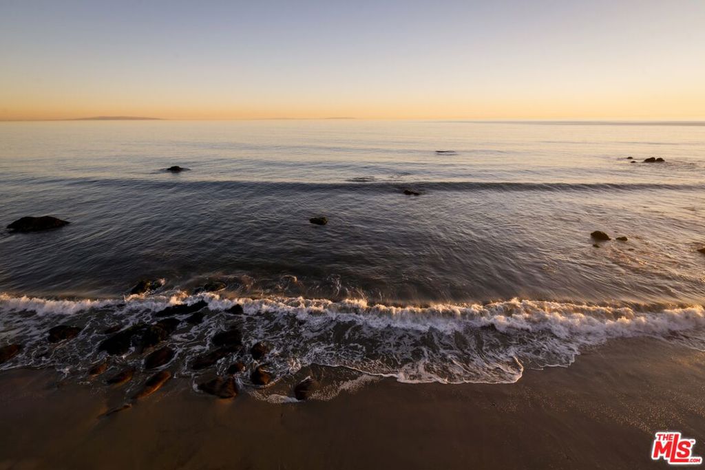 https://media.crmls.org/mediaz/f75185aa-ffcb-42e6-9554-1af59db53068.jpg?preset=X-Large