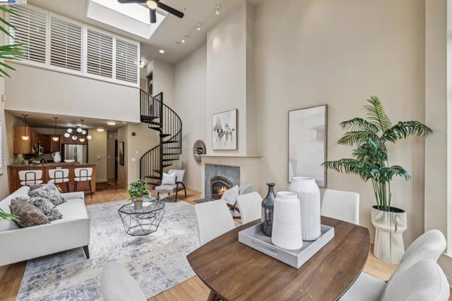 950 Harrison, San Francisco CA: https://media.crmls.org/mediaz/f751891a-fae9-40ec-bb2f-698eb950cfa1.jpg