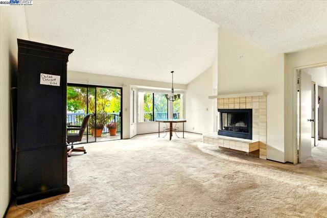 2437 Sebastopol Ln, Hayward CA: https://media.crmls.org/mediaz/f752066b-d488-4040-9ec1-25c904b7c598.jpg