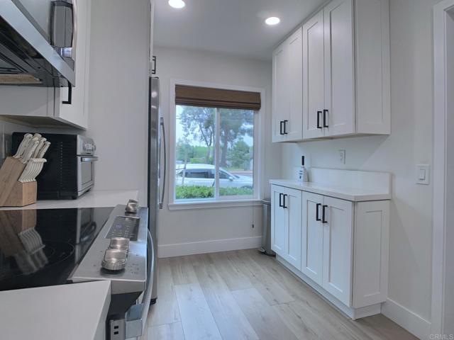 Detail Gallery Image 3 of 39 For 9230 Carlton Oaks Dr, Santee,  CA 92071 - 2 Beds | 1/1 Baths