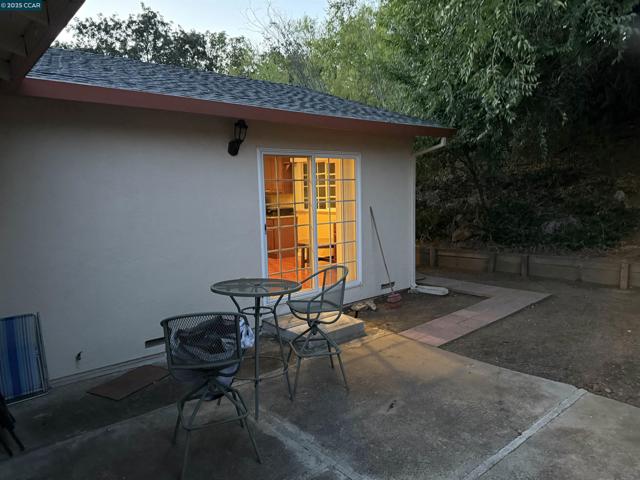 5459 Louisiana Dr, Concord CA: https://media.crmls.org/mediaz/f752d219-ebd3-43ec-94e4-c36081863d67.jpg