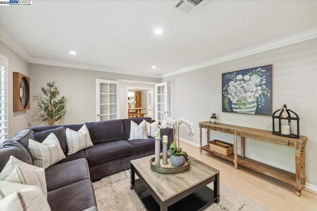 5204 Hummingbird Rd, Pleasanton CA: https://media.crmls.org/mediaz/f752e642-57bf-4a06-9121-7d6344fba771.jpg