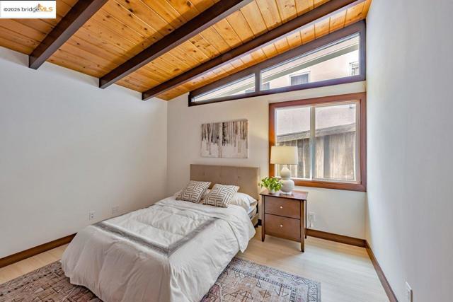 6815 Paso Robles Dr, Oakland CA: https://media.crmls.org/mediaz/f753024e-d55e-4c27-85f6-9e7003500042.jpg