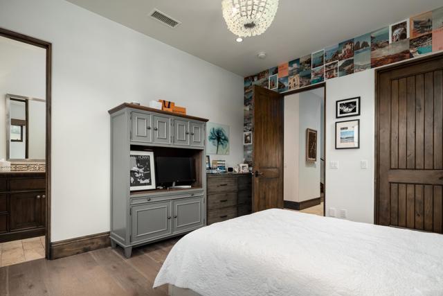 Image 24 of 40 For 18411 Calle La Serra