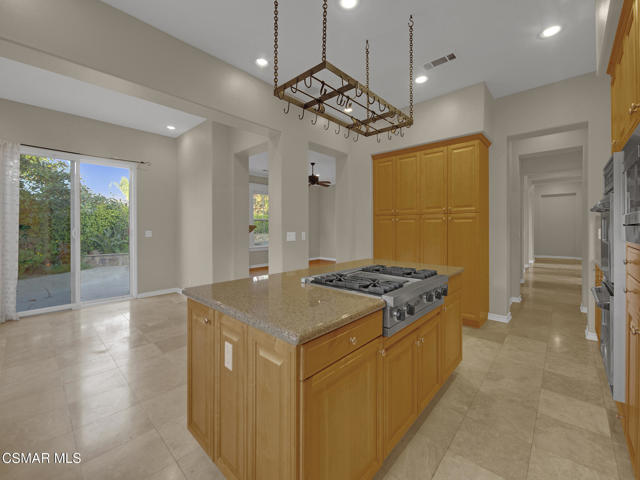 1048 Via Adorna, Newbury Park CA: https://media.crmls.org/mediaz/f753693d-72b6-4e17-846a-4d583ddaecdd.jpg