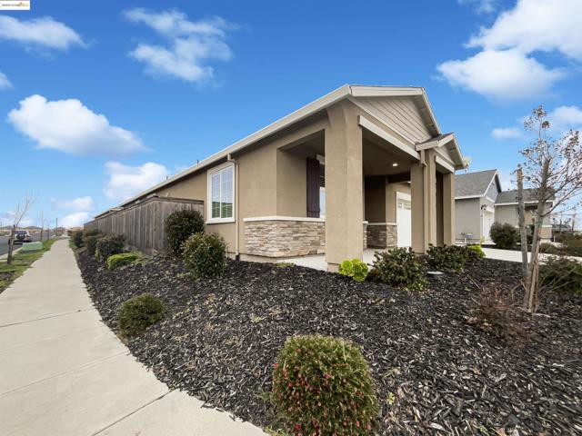 2211 Reunion Ln, Rio Vista CA: https://media.crmls.org/mediaz/f7537007-06a9-498f-b39d-831c97c0f978.jpg