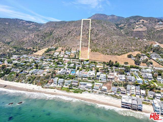 31701 Pacific Coast Hwy, Malibu CA: https://media.crmls.org/mediaz/f7541254-d0b6-497e-a7b0-6c7549ac259b.jpg