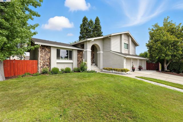 2740 Mohawk Cir, San Ramon CA: https://media.crmls.org/mediaz/f7548297-8b6c-44ae-b465-3f1d25ddf412.jpg