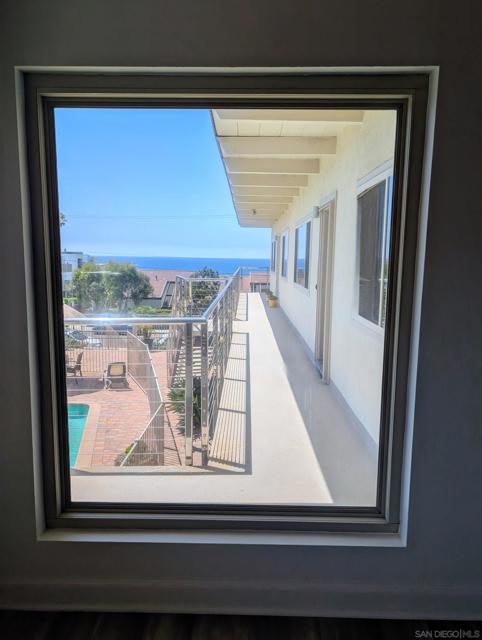 519 Stratford Court, Del Mar CA: https://media.crmls.org/mediaz/f754e555-6370-4316-bde1-5d8700288c9e.jpg