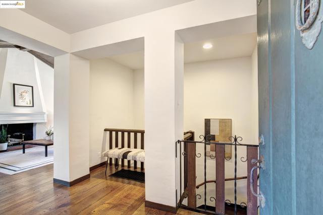 6257 Girvin Dr, Oakland CA: https://media.crmls.org/mediaz/f75537a7-f51e-4859-9386-8257497eef4f.jpg