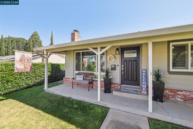 5521 Alaska Dr, Concord CA: https://media.crmls.org/mediaz/f7558934-55ed-466c-88d9-b5e9cc8786d7.jpg