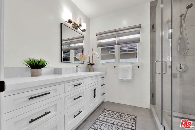 602 S Lucerne Boulevard, Los Angeles CA: https://media.crmls.org/mediaz/f7562435-f960-477d-a48b-b22952073850.jpg