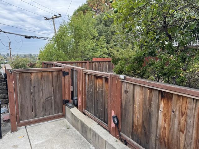 24545 Leona Drive, Hayward CA: https://media.crmls.org/mediaz/f7565fb2-654d-472b-bb8f-2942bfdc8709.jpg