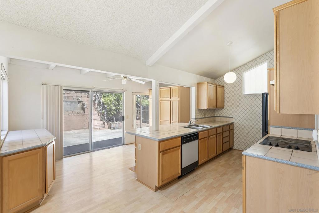 MLS #250035175SD img 11