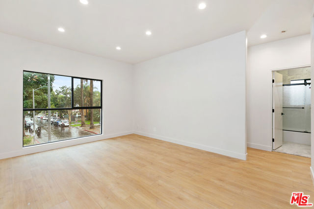 7229 Willoughby Avenue, Los Angeles CA: https://media.crmls.org/mediaz/f757b7b2-793c-4118-b1e9-50647463306a.jpg