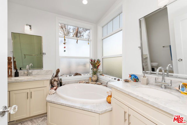 29500 Heathercliff Road, Malibu CA: https://media.crmls.org/mediaz/f757d2a2-b79e-438b-b3da-c7f910068462.jpg