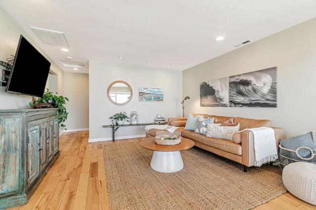 5080 Garnet Street, Capitola CA: https://media.crmls.org/mediaz/f757d6fe-1ac0-4570-80fc-943faf6fe1aa.jpg