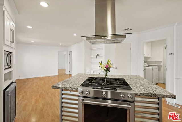 29500 Heathercliff Rd, Malibu CA: https://media.crmls.org/mediaz/f757ef5a-58e4-4482-8e3c-8ba51dc565b2.jpg