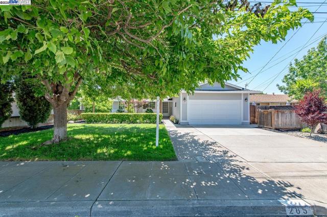 285 Edythe St, Livermore CA: https://media.crmls.org/mediaz/f758d50b-d3e6-4074-8fc5-91e101198397.jpg