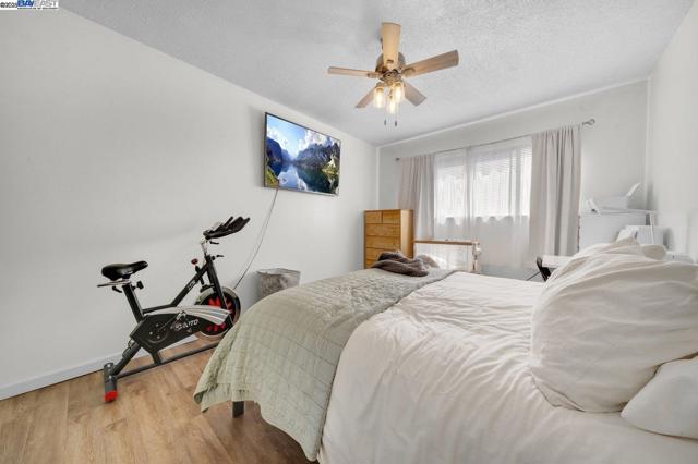 1738 7Th St, Berkeley CA: https://media.crmls.org/mediaz/f7593475-228e-4651-a106-79d51933a2f2.jpg