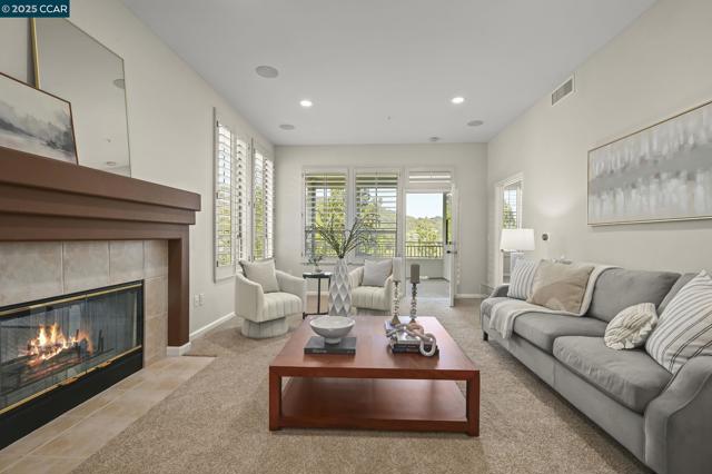 5954 Autumnwood Dr, Walnut Creek CA: https://media.crmls.org/mediaz/f75973f2-a885-4984-8f5a-0a55da47a888.jpg