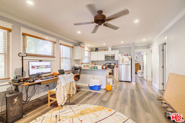 2656 Kenwood Avenue, Los Angeles CA: https://media.crmls.org/mediaz/f7598e95-5c20-48fb-bebd-476f9d4c05ab.jpg