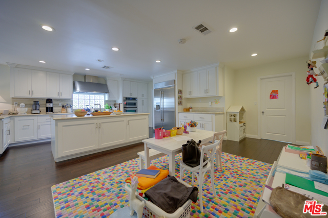Image 18 of 41 For 2241 Beverly Drive