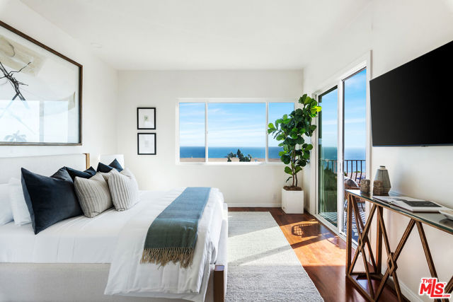 18111 Coastline Drive, Malibu CA: https://media.crmls.org/mediaz/f75b4ca2-a772-4188-9017-ed1c8cf2b2cd.jpg