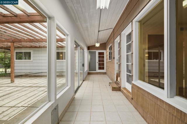305 Overhill Rd, Orinda CA: https://media.crmls.org/mediaz/f75c73bc-a701-44f5-909f-e62ec047e5b8.jpg
