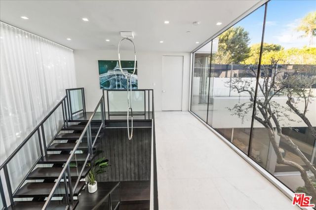 1620 Carla, Beverly Hills CA: https://media.crmls.org/mediaz/f75c9ee9-7bf9-4681-b6c8-fb5277ba85e2.jpg