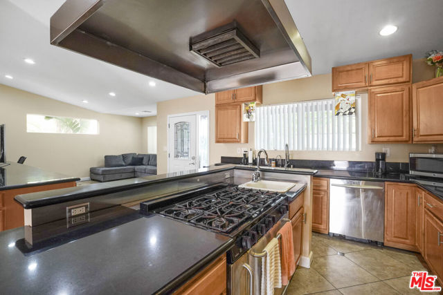 7017 Vicky Avenue, West Hills CA: https://media.crmls.org/mediaz/f75db820-7ab2-4971-901b-91edb6dc6e1f.jpg