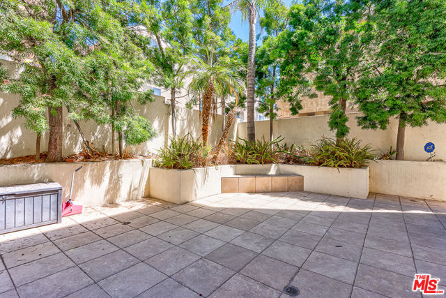 1310 Armacost Avenue, Los Angeles CA: https://media.crmls.org/mediaz/f75e7384-33cb-4b01-9193-965a2d291fcb.jpg